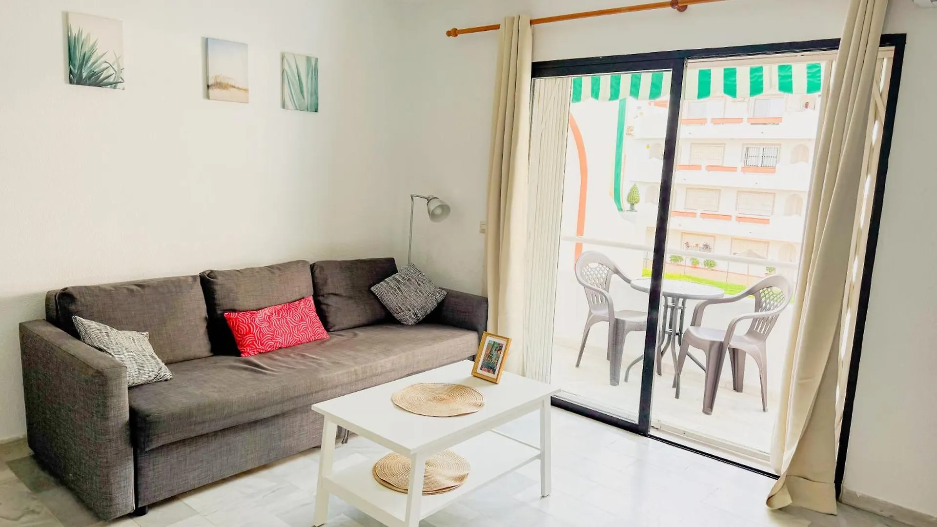 One Bed Apt, Terrace, Sea And Pool View, Walk To Beach Torremolinos 0*,  Spagna