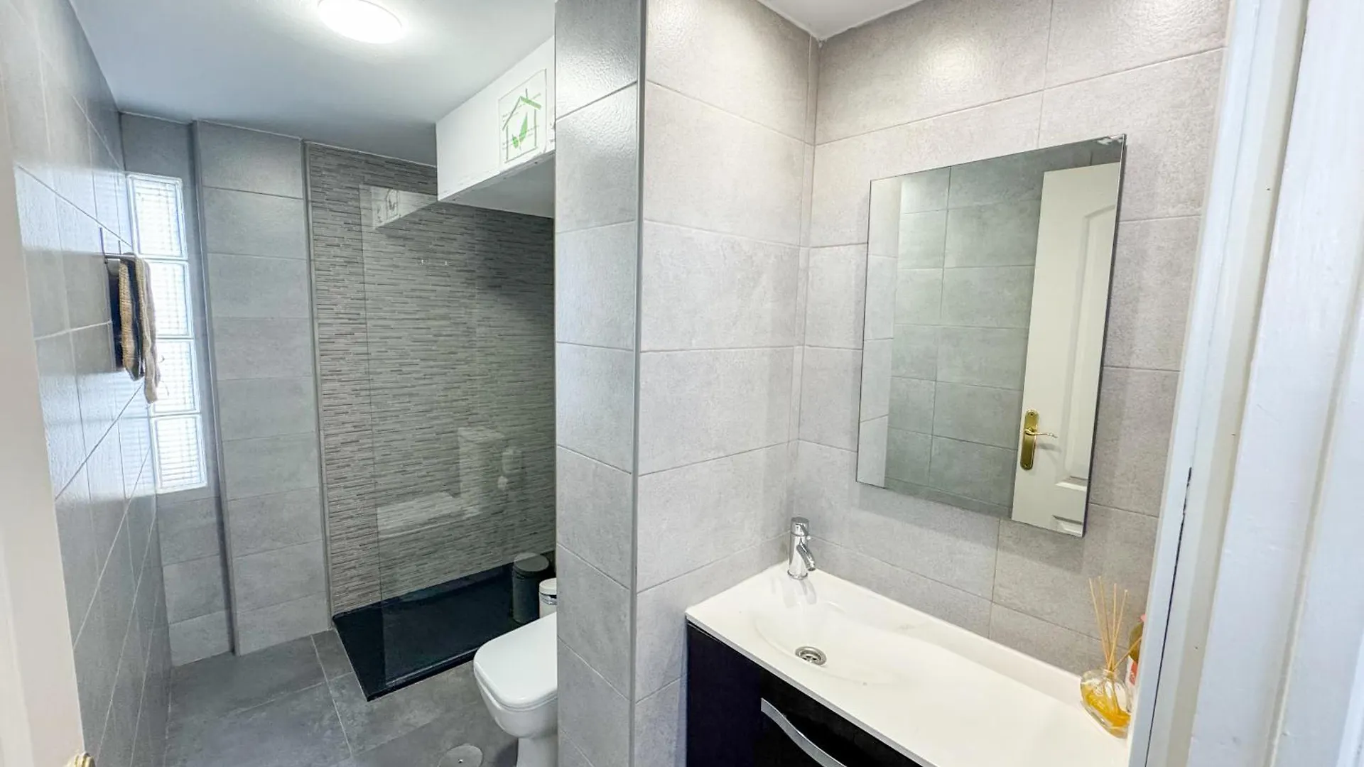 One Bed Apt, Terrace, Sea And Pool View, Walk To Beach Torremolinos Appartamento